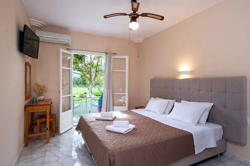 Entire apartment, Damaskis Studios Kassiopi in Kassiopi, Corfu