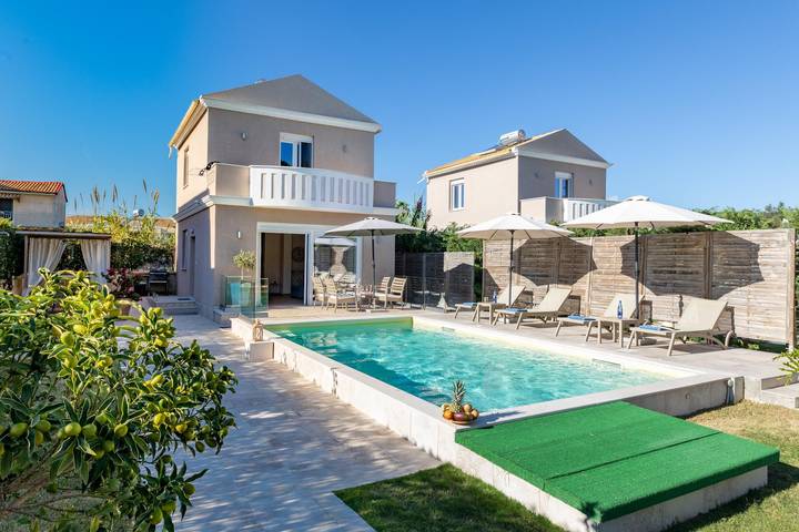 Villa for 4 people, with garden and pool - 1