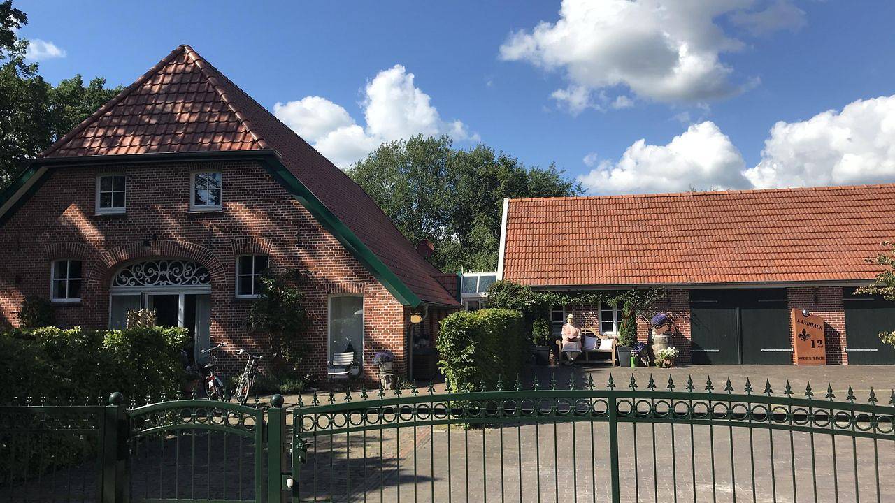 Ganze Ferienwohnung, Ferienwohnung für 2 Personen (90 m²) in Westerstede in Westerstede, Ammerland