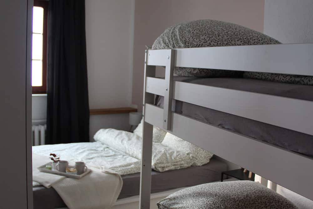 Ganze Wohnung, Urlaub im Fachwerkhaus, erleben Sie ein echtes Stück lebendige Geschichte. in Neudorf, Sehmatal