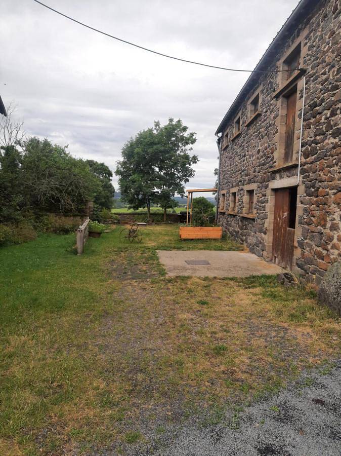 Location de vacances pour 4 personnes, avec jardin ainsi que terrasse et vue, animaux acceptés dans Neussargues en Pinatelle - 2