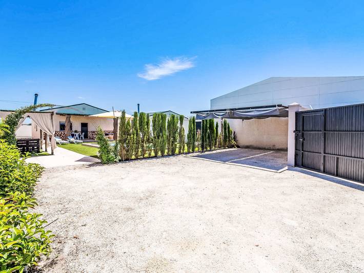 Location de vacances pour 8 personnes, avec Terrasse ainsi que Jardin et Piscine dans La Lantejuela - 4