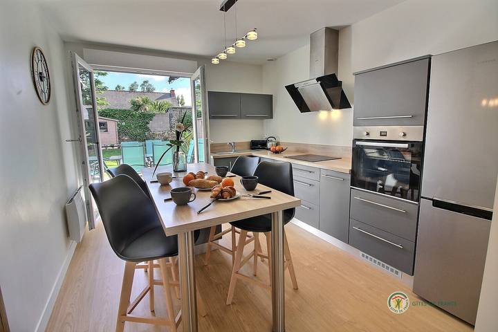 Gîte pour 4 personnes, avec terrasse et jardin à Plougrescant - 3