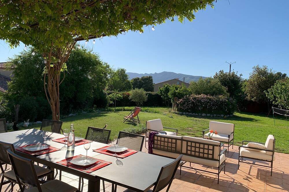 Villa with secure heated pool, beautiful views, near Aix en Provence in Pourrières, Brignoles region