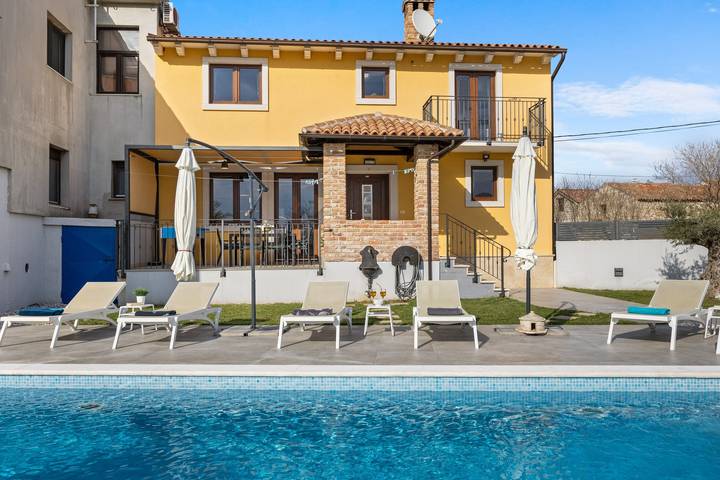 Villa für 6 Personen, mit Balkon und Pool sowie Garten - 1