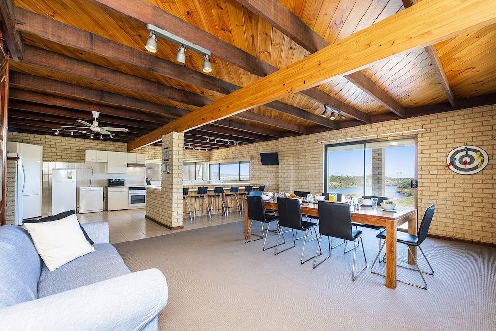 Rückzugsort mit Blick auf den Fluss - Blick auf das Meer und den Fluss in Guilderton, Western Australia