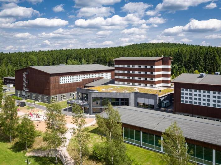 Hotel, mit Terrasse und Garten sowie Pool