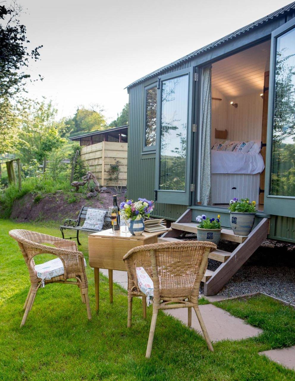 Goldenvalley Shepherd's Hut in Herefordshire