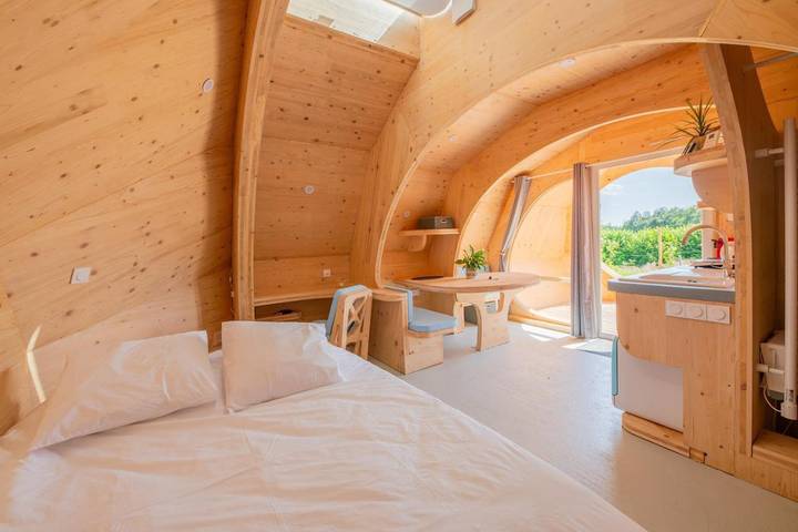 Gîte pour 2 personnes, avec vue ainsi que terrasse et jardin à Neuvic - 3