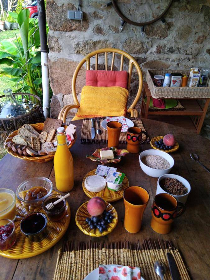 Maison de campagne pour 2 personnes, avec vue ainsi que jardin et terrasse, adapté aux familles dans Meaux-la-Montagne - 2