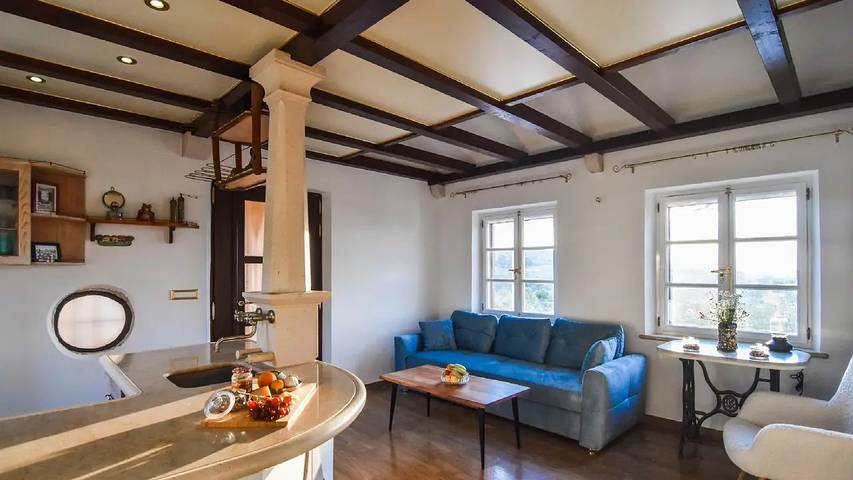 Villa pour 5 personnes, avec terrasse et piscine, animaux acceptés à Supetar - 2