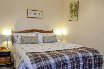 Log Cabin for 2 People in Pitlochry, Cairngorms National Park, Photo 3