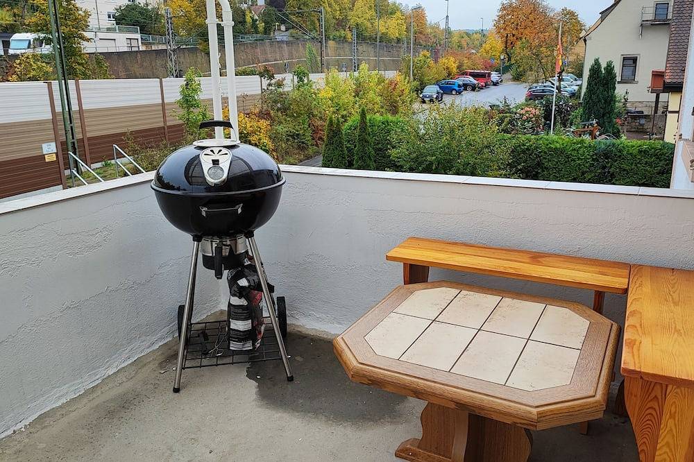 Ganze Wohnung, Monteurwohnung bis zu 10 Personen incl. gratis Parkplatz + Wlan + Grill in Veitshöchheim, Fränkisches Weinland