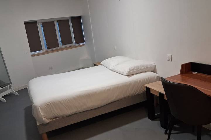 Location de vacances pour 15 personnes, avec jardin et terrasse ainsi que jacuzzi et sauna, animaux acceptés à Vollore-Montagne - 2