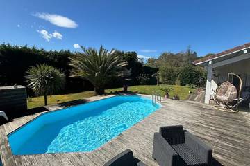 Gîte pour 4 personnes, avec jardin à Tosse
