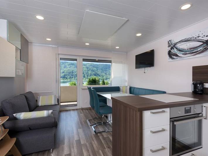 Ferienwohnung für 6 Personen, mit Seeblick und Balkon in Treffen am Ossiacher See - 2