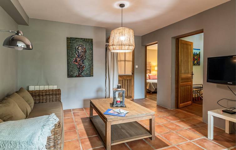 Appartement de luxe avec piscine et parking, à 2,5 km du centre-ville in Saint-Maximin-la-Sainte-Baume, Région de Brignoles