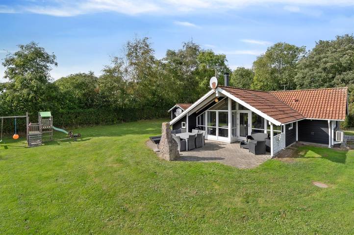 Ferienhaus für 8 Personen, mit Whirlpool und Terrasse sowie Garten und Sauna in Mommark