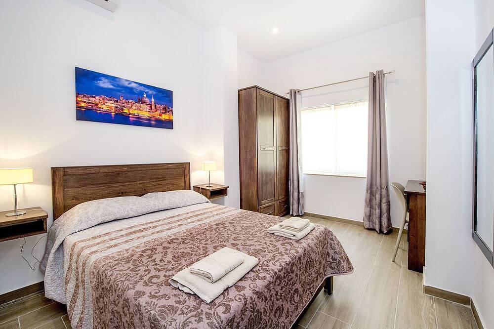 House 4 bedrooms 3 Bathrooms.\ndiscover the perfect Sliema getaway at Seabreeze. in Tas-Sliema, Insel Malta