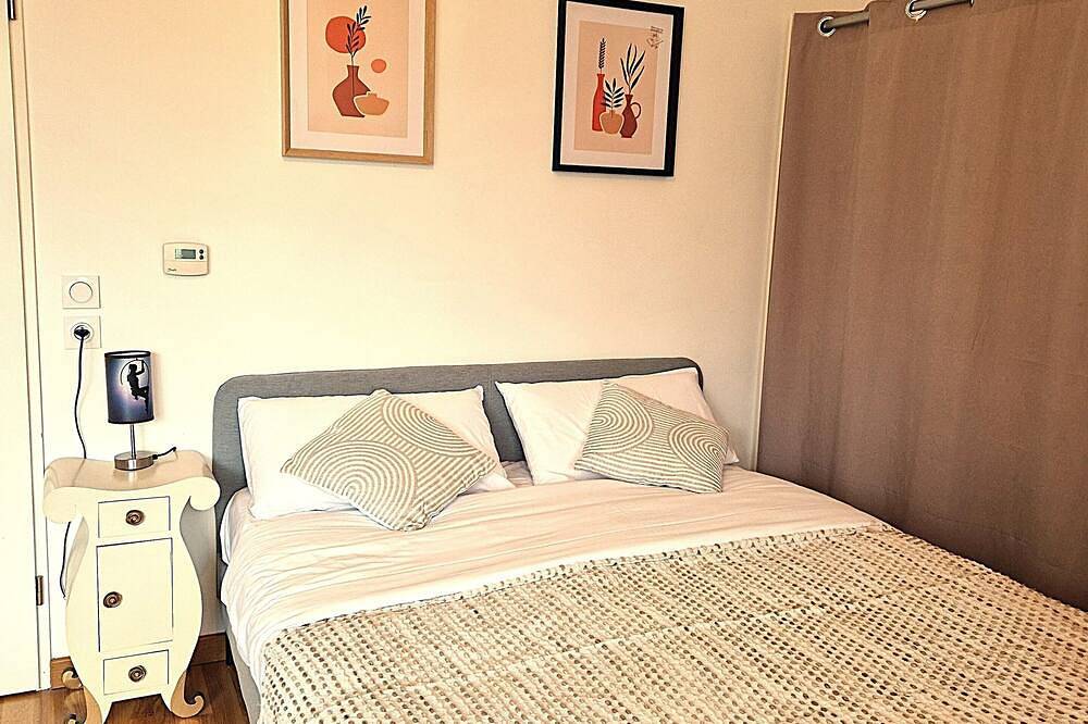 Entire apartment, Studio Europarc Créteil, 2 Min from Métro 8 in Créteil, Val-de-Marne