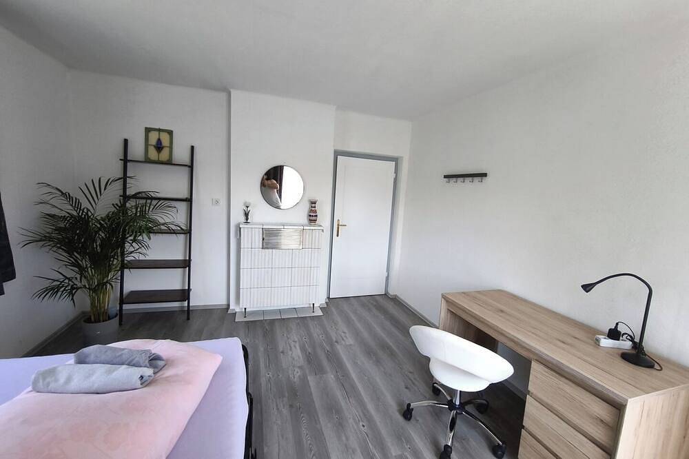 Ganze Wohnung, Modern Flat in Quaint Residence w. Idyllic Garden in Innsbruck, Innsbruck Land