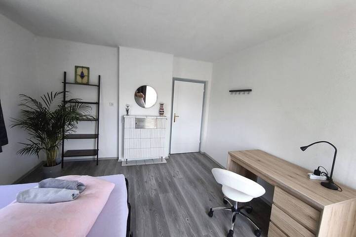 Ganze Wohnung, Modern Flat in Quaint Residence w. Idyllic Garden in Innsbruck, Innsbruck Land