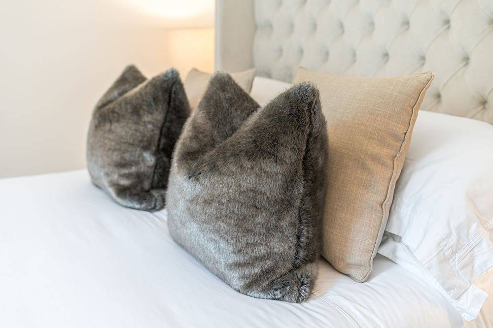 Pottery Gate - sleeps 4 in modern dog friendly cottage with parking and new bathroom in Bowness-on-Windermere, Lake District