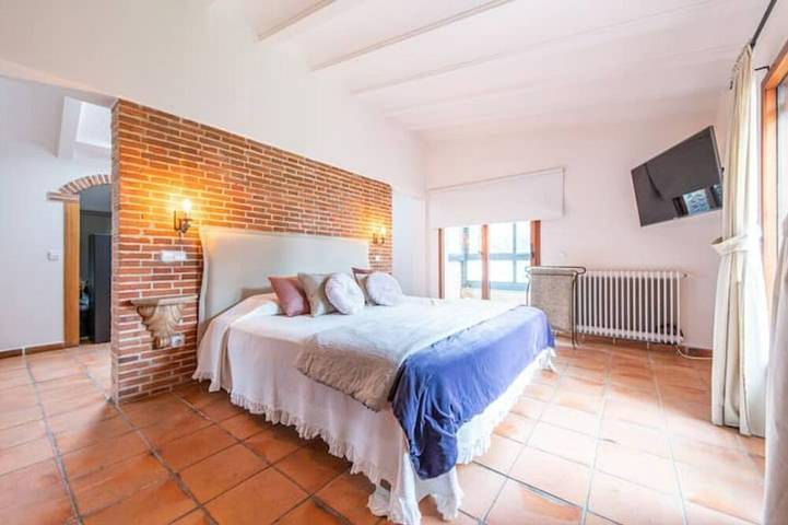 Casa Familiar con Piscina, Jacuzzi y Bbq! Ideal Grupos! in Las Rozas de Madrid, Área Metropolitana de Madrid