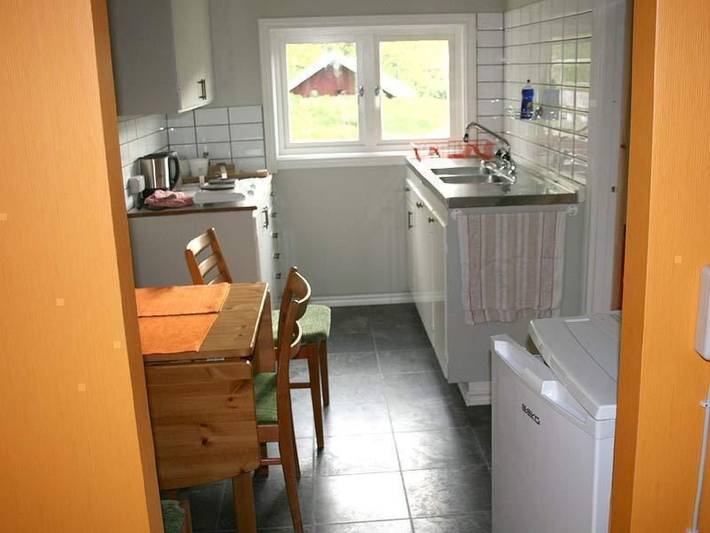 Hus för 4 Personer med trädgård in Vänern