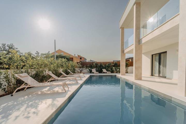 Villa pour 9 personnes, avec piscine ainsi que jardin et vue à Turanj - 2