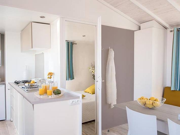 Mobil home pour 4 personnes, avec bassin pour enfant, animaux acceptés à La Bastide-de-Sérou - 4