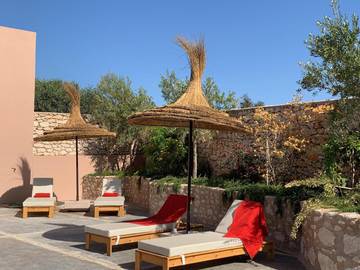 Maison d’hôte pour 2 personnes, avec piscine ainsi que jardin et vue dans Ghazoua