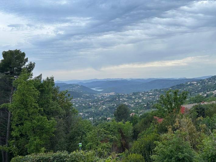 Location de vacances pour 8 personnes, avec jardin et terrasse ainsi que vue sur le lac et piscine à Cabris - 3