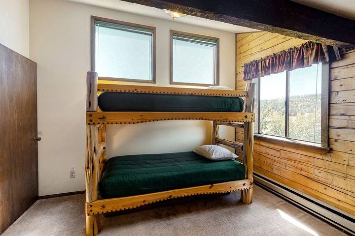 Vacation house for 8 people, with yard and terrace as well as hot tub in Colorado