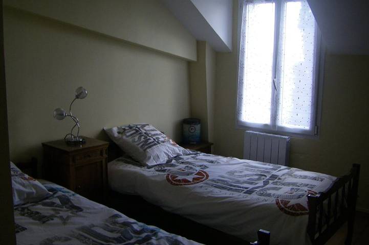 Location de vacances pour 8 personnes, avec jardin et terrasse à Nazelles-Négron - 4