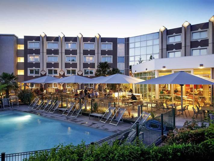 Hôtel pour 4 personnes, avec jacuzzi ainsi que jardin et piscine, animaux acceptés