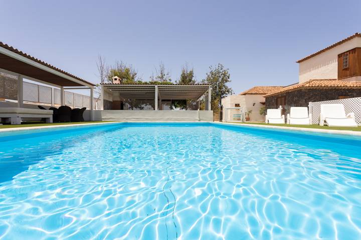 Typical Canarian villa with privat pool and free Wifi in La Postura, Adeje