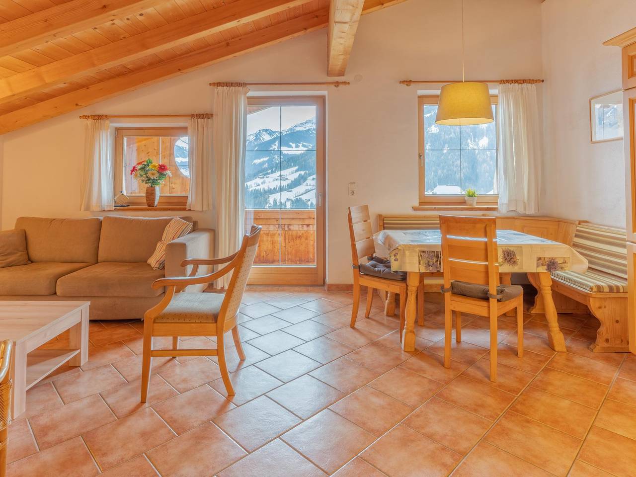 Ganze Wohnung, Zentrumsnahe Ferienwohnung mit Bergblick in Alpbach, Kaisergebirge