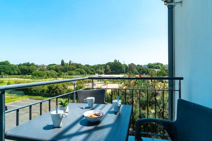 Gîte pour 4 personnes, avec Balcon ainsi que Jardin et Piscine dans Plage Sables Blancs