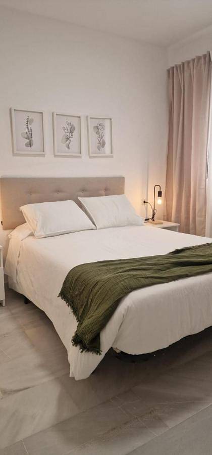 Apartamento para 7 personas, con vistas y balcón en Cenes de la Vega