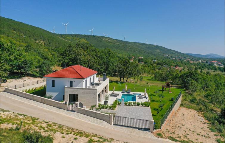 Geräumige 200 m² große Wohnung mit Pool, WLAN und Küche in Cista Velika, Dalmatinisches Zagora