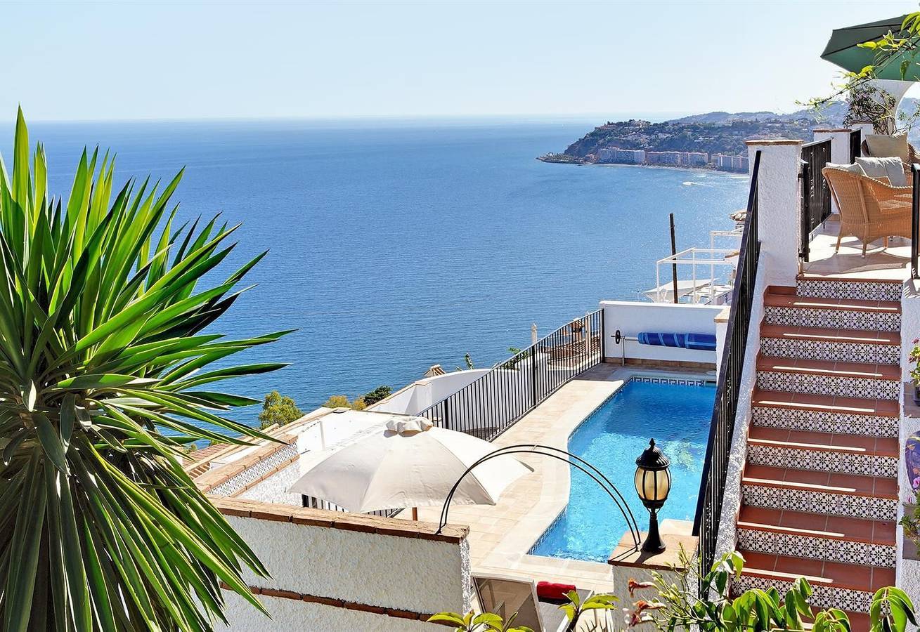 Preciosa villa con vistas al mar, piscina, jardín y Wi-Fi in Salobreña, Costa Tropical