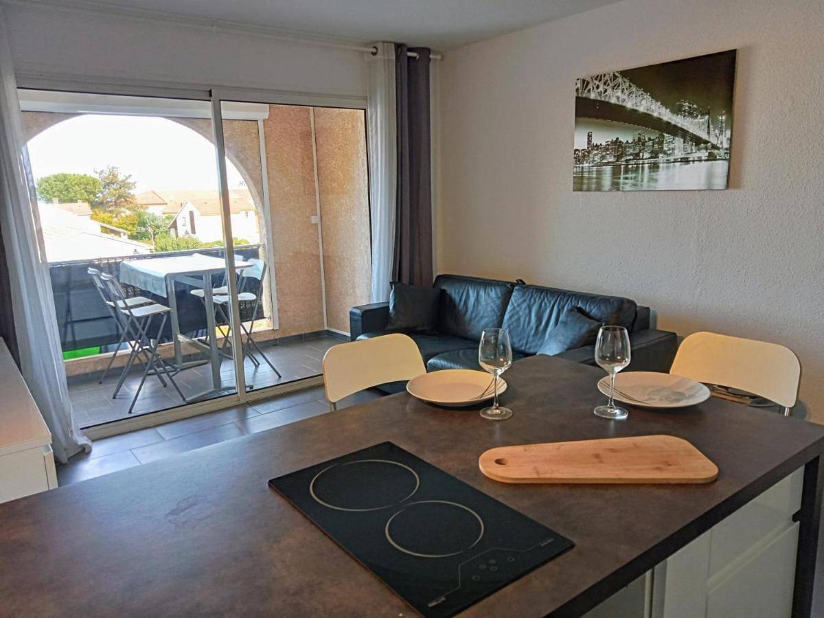 Appartement entier, Studio with Balcony in Cervione, Arrondissement de Corte
