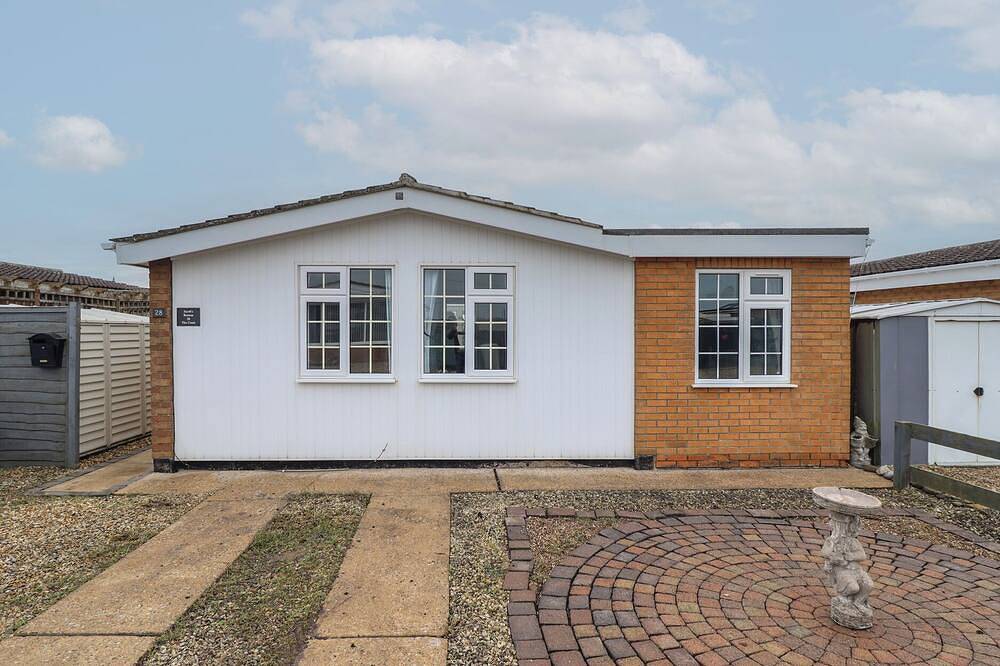 Jacob'S Retreat, pet friendly, with a garden in Chapel St Leonards in Anderby, Lincolnshire