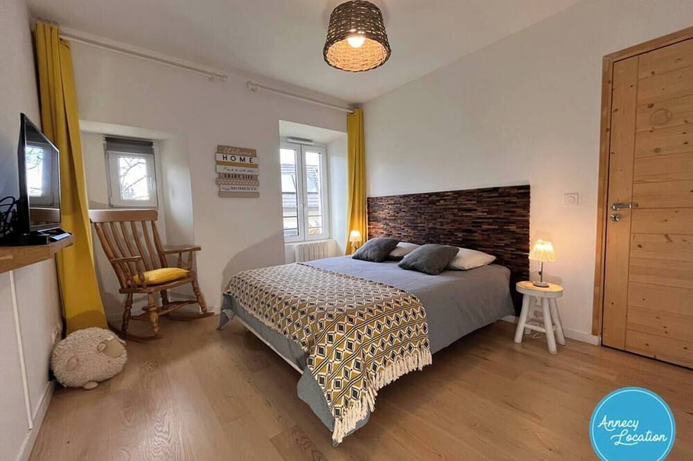 Entire apartment, Superb 4* apartment near the lake and mountain view in Talloires-Montmin, Annecy region