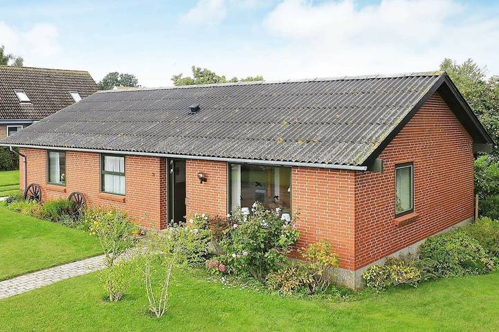 Ferieudlejning for 4 personer, med terrasse på Ærø