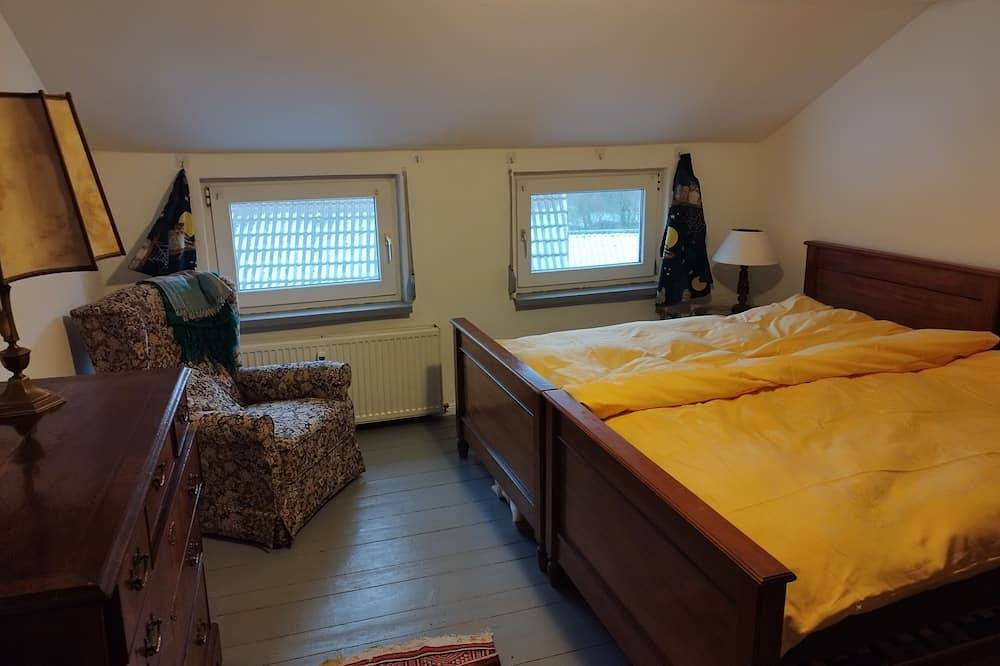 Ganze Wohnung, Gemütliche Dachgeschosswohnung mit Gartenzugang in Tollensesee, Burg Stargard