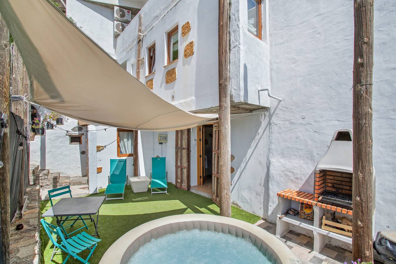 Appartement entier, Vacances 'El Nido Fuente Hervera' avec vue sur les montagnes, terrasse privée et Wi-Fi in Las Lagunetas, Vega de San Mateo