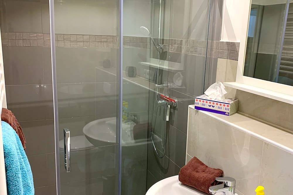 Ganze Wohnung, Garage 1 Zimmer Apartment mit kostenlosem Parkplatz, zentral in Itzehoe, Kreis Steinburg