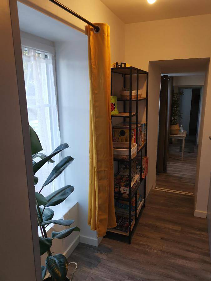 Appartement entier, Apartment with Terrace in Lassay-les-Châteaux, Parc naturel régional Normandie-Maine